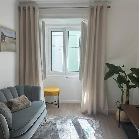 Stylish Renovated Apartment In Chiado Lisboa Екстериор снимка