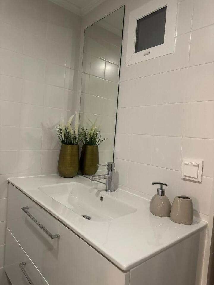 Stylish Renovated Apartment In Chiado Lisboa Екстериор снимка