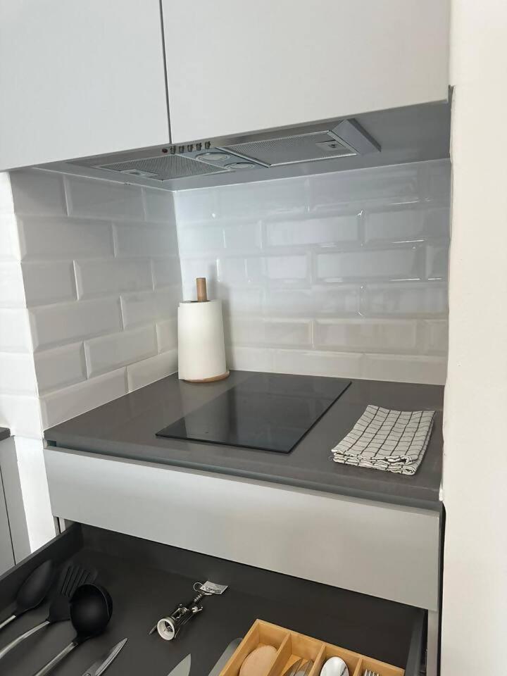 Stylish Renovated Apartment In Chiado Lisboa Екстериор снимка