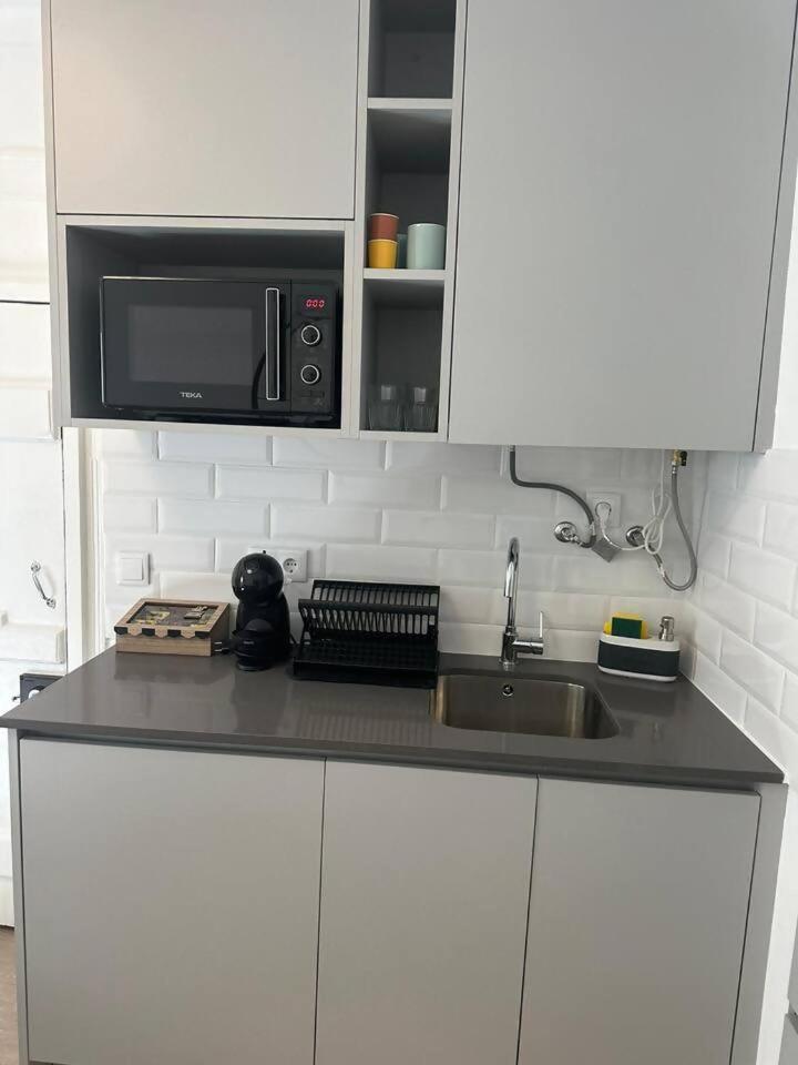 Stylish Renovated Apartment In Chiado Lisboa Екстериор снимка