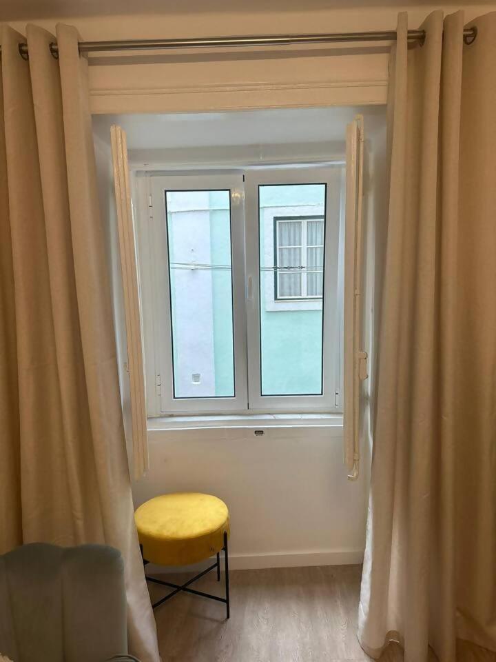 Stylish Renovated Apartment In Chiado Lisboa Екстериор снимка