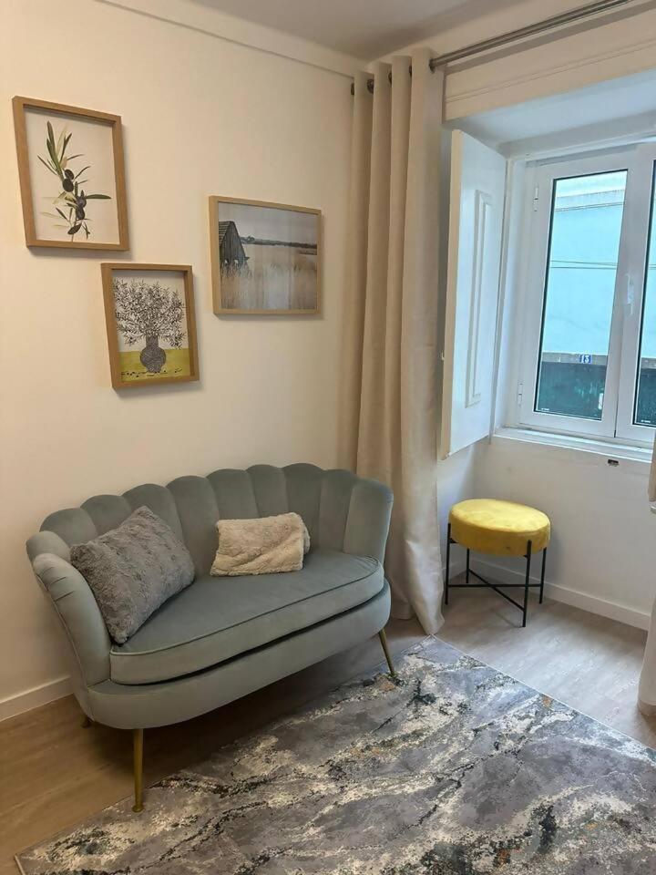 Stylish Renovated Apartment In Chiado Lisboa Екстериор снимка